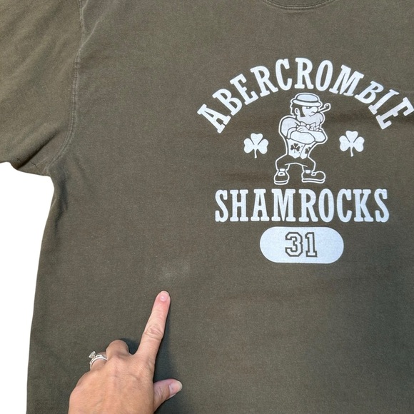 Abercrombie Fitch vintage men’s shamrock graphic T-shirt size medium leprechaun - Picture 6 of 6